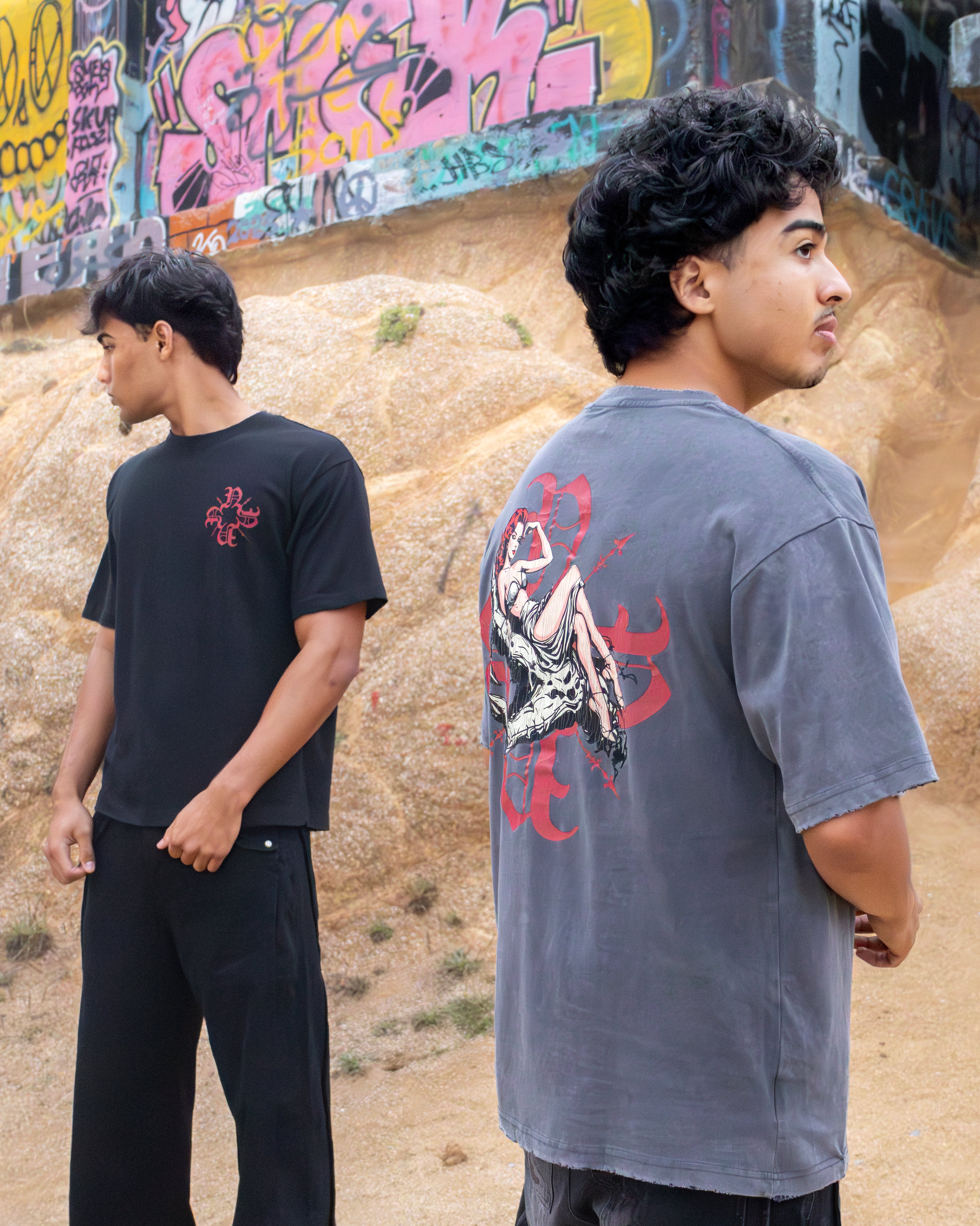 Skeleton Hand Tee -Grey