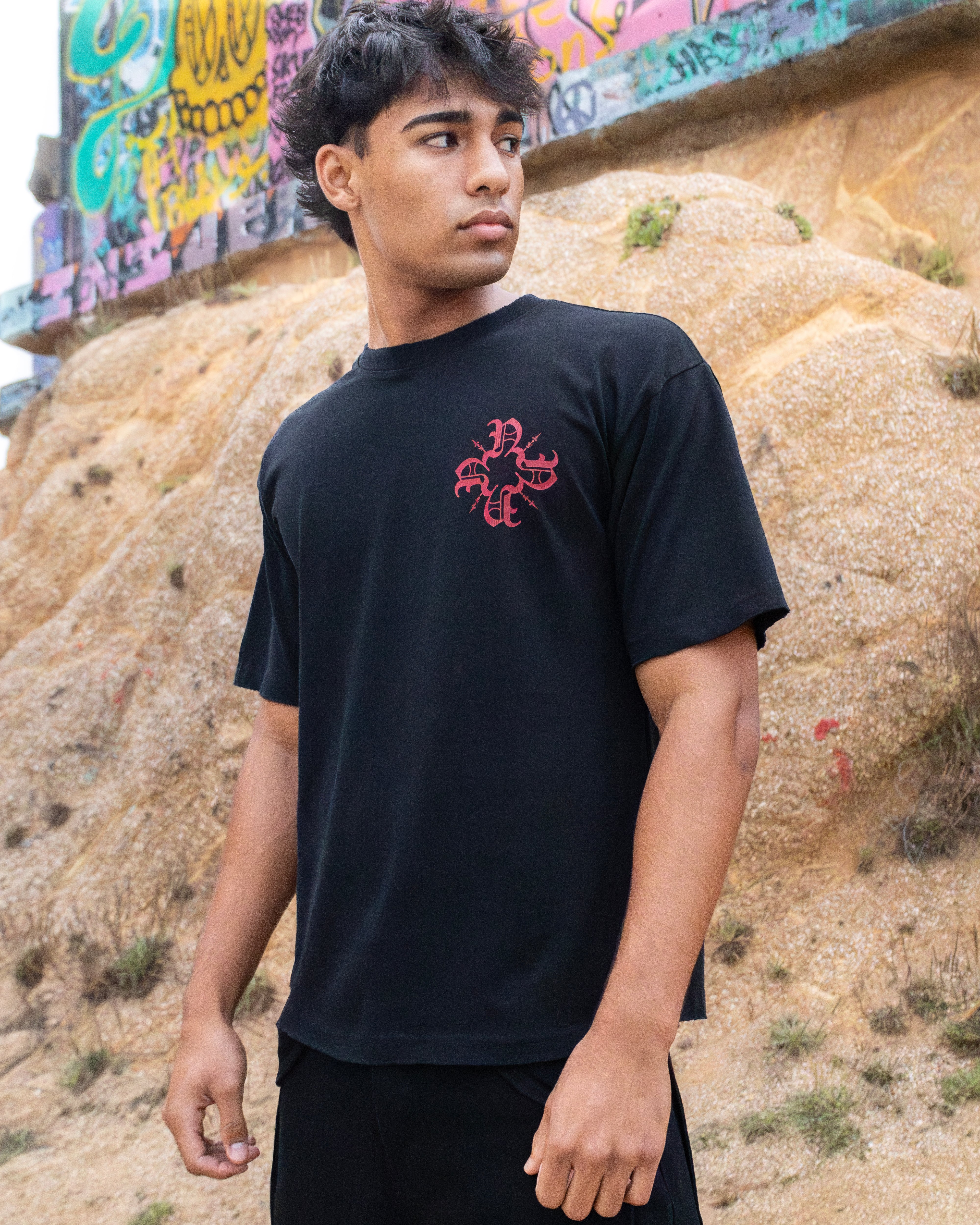 Skeleton Hand Tee -Black