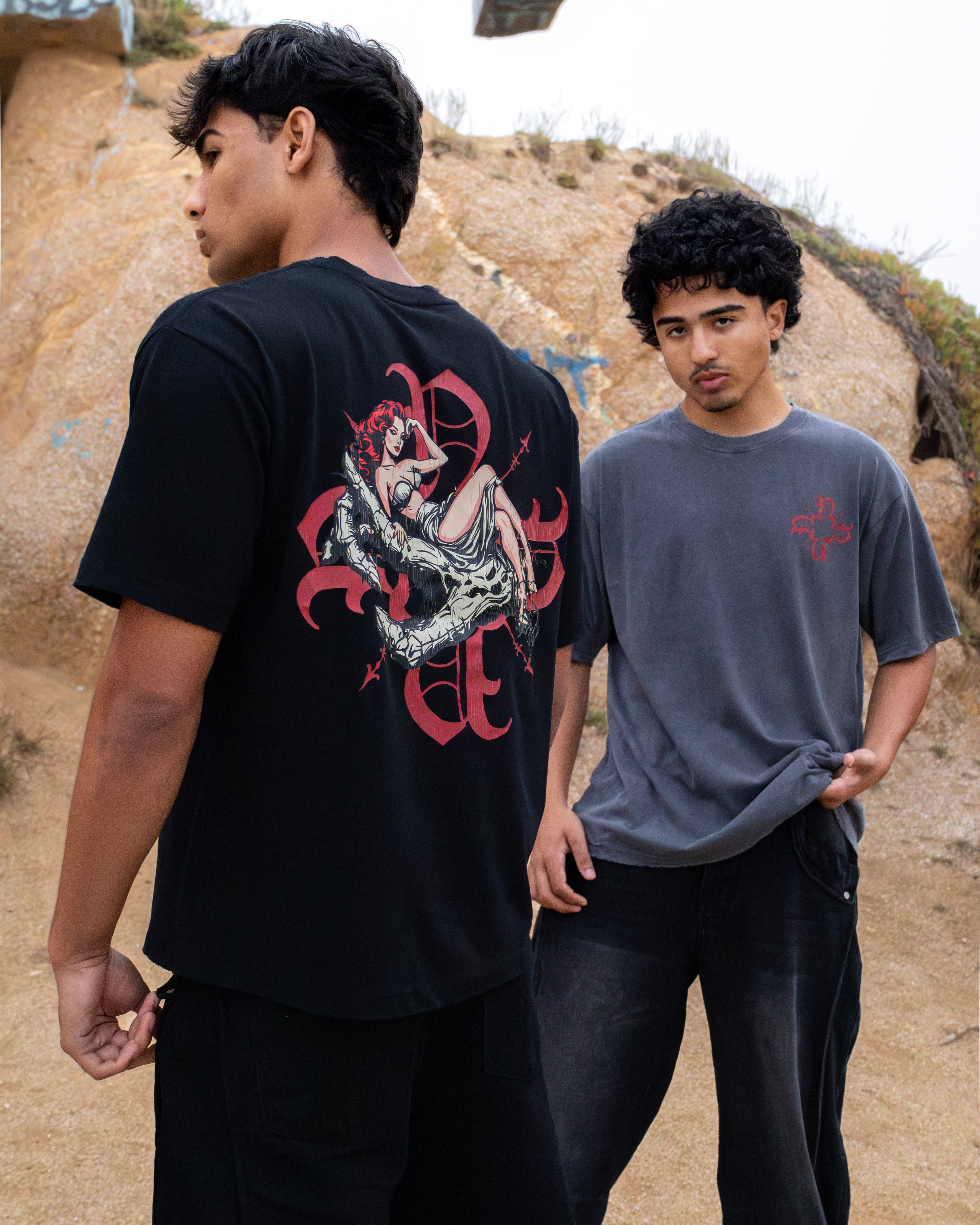 Skeleton Hand Tee -Black